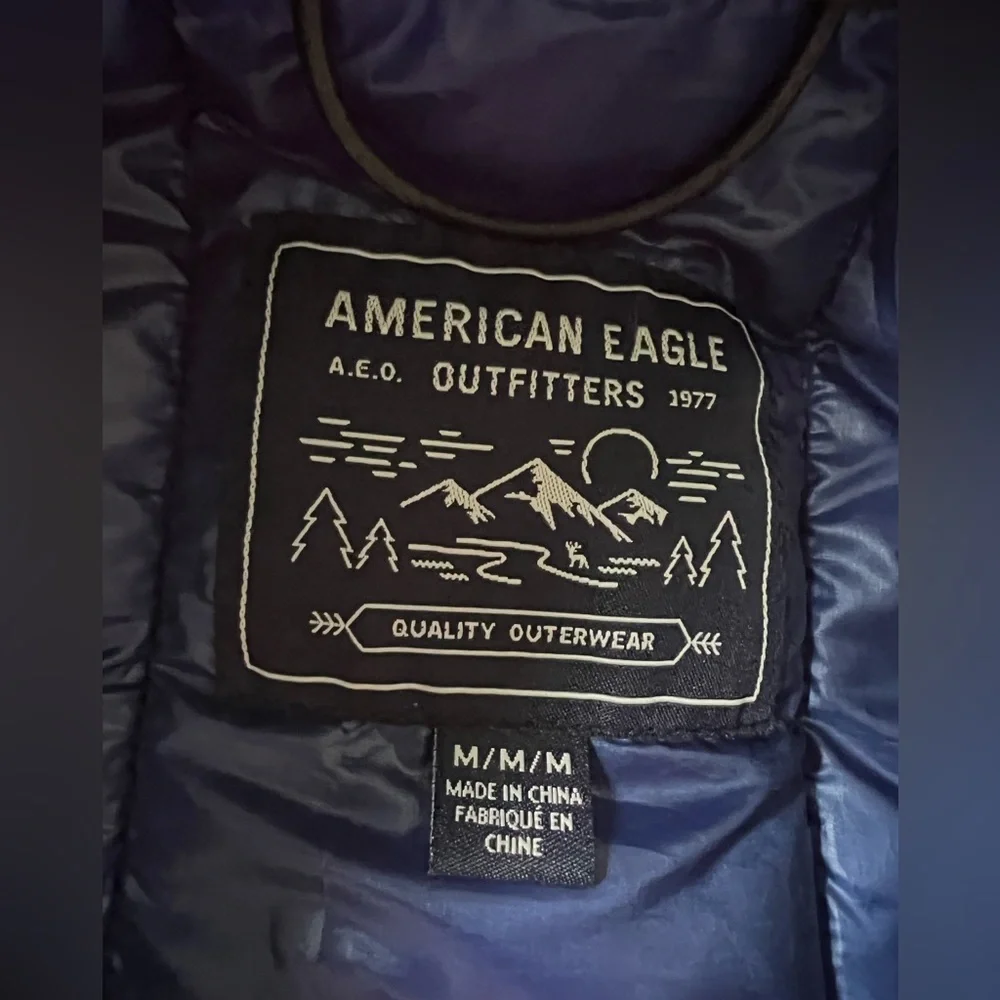 American Eagle navy blue quilted puffer vest‎ size medium